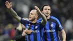Pemain Inter Milan, Federico Dimarco, melakukan selebrasi setelah mencetak gol ke gawang Juventus pada laga Coppa Italia di Stadion Giuseppe Meazza, Kamis (27/04/2023). Inter Milan menang tipis atas Juventus pada leg kedua semifinal Coppa Italia. (AP Photo/Luca Bruno)