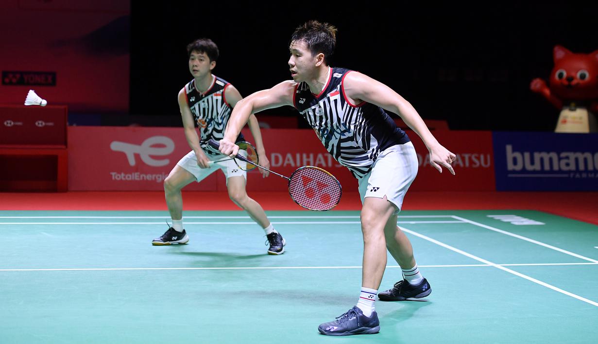 Di game pertama, Kevin/Marcus mampu unggul di awal game. Namun di pertengahan, Ong Yew Sin/Teo Ee Yi berhasil mengimbangi hingga skor 15-15, bahkan akhirnya merebut game pertama dengan 21-18 setelah sukses melakukan challenge di poin terakhir. (Dok. PBSI)