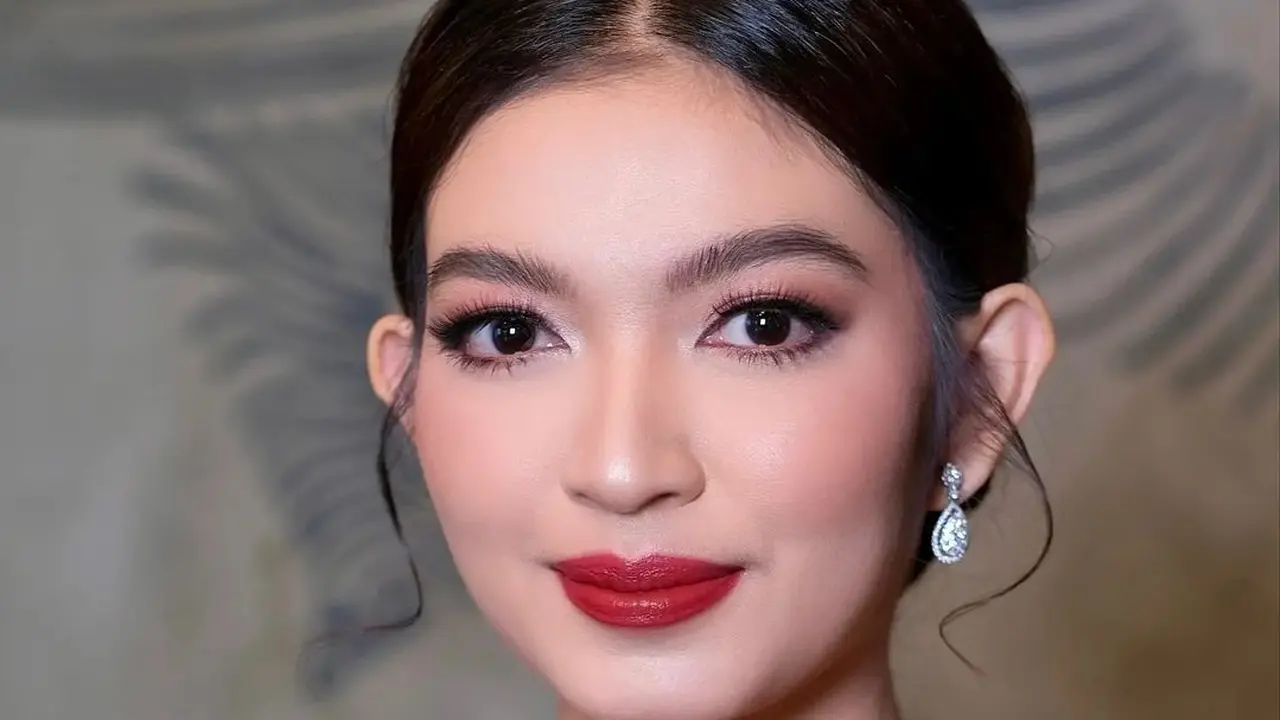 Gaya Simple Tapi Mewah Selvi Ananda Pakai Outfit Serba Prada