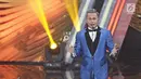 Presenter Andhika Pratama menyampaikan sambutan setelah meraih penghargaan ajang bergengsi SCTV Awards ke-17 di Studio 6 Emtek City, Jakarta, Rabu (29/11). Andhika membawa pulang piala untuk kategori Presenter Paling Ngetop. (Liputan6.com/Herman Zakharia)