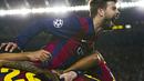 Gerard Pique ikut merayakan gol kemenangan bersama rekan setim lainnya. (EPA/Alejandro Garcia)