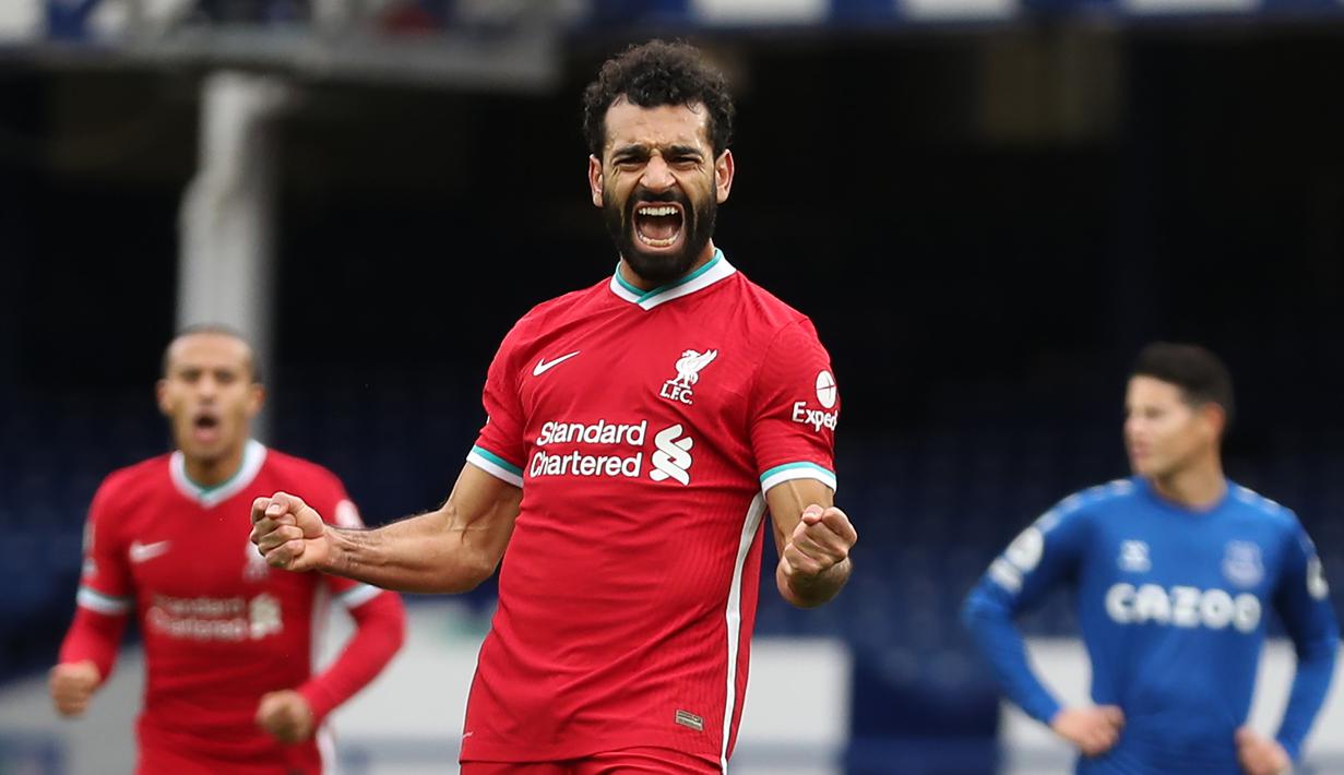 Di posisi 3-5 ditempati oleh gelandang Liverpool, Mohamed Salah. Total pemain asal Mesir ini telah membuat 31 gol dan assist di semua ajang, menyamai dua kompetitornya, Raheem Sterling (Manchester City) dan Son Heung-Min (Tottenham Hotspur). (AFP/Catherine Ivill/Pool)