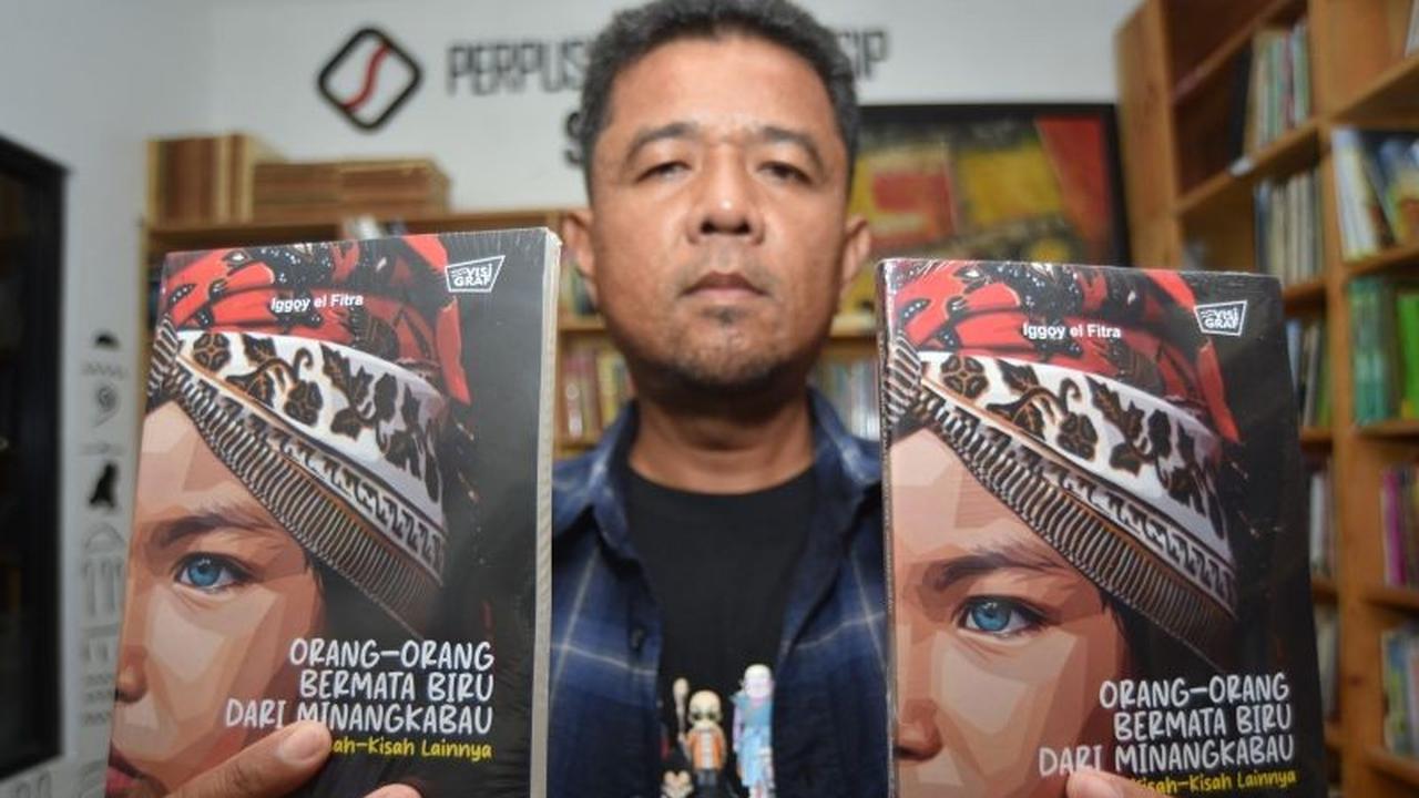 Pewarta ANTARA Iggoy El Fitra Rilis Buku Antologi "Orang-Orang Bermata Biru Minangkabau"