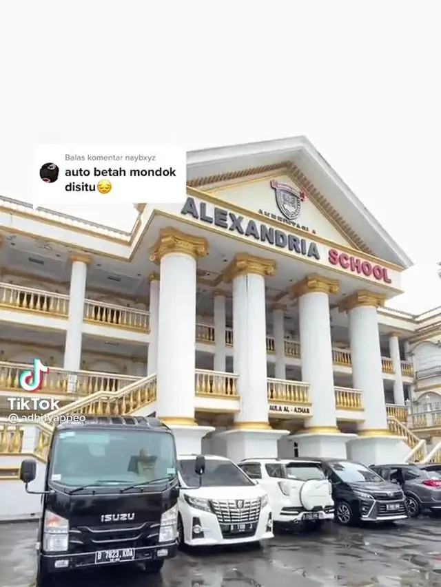 Sekolah Alexandria Bernuansa Emas