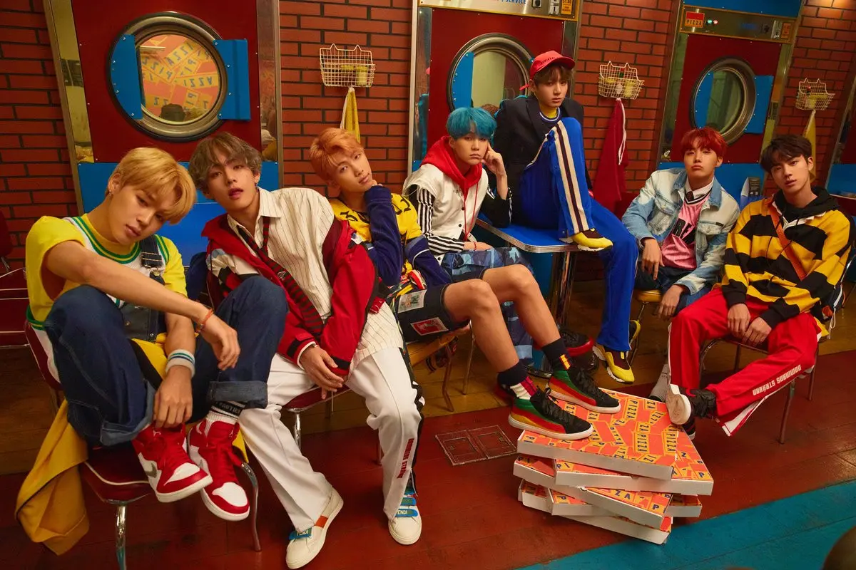 [Bintang] BTS Tampil Enerjik di Video Dance DNA