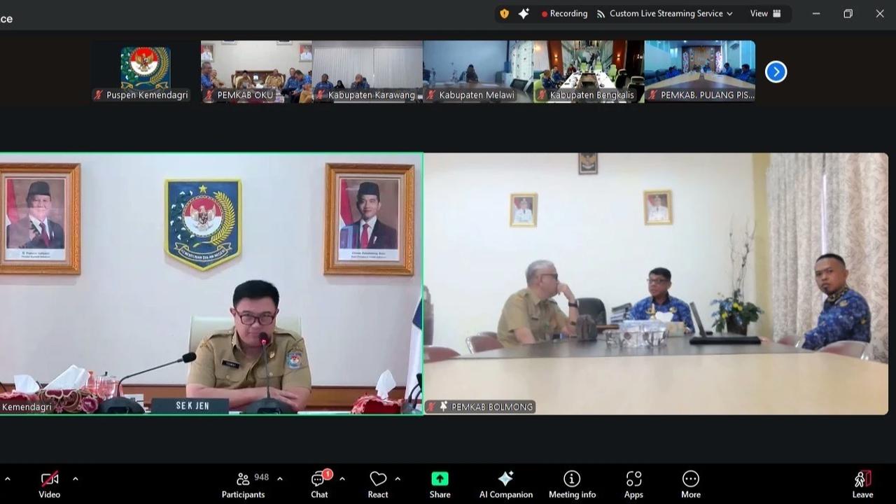 Sekjen Kemendagri Tomsi Tohir saat memimpin Rapat Koordinasi Percepatan Realisasi APBD Tahun 2025