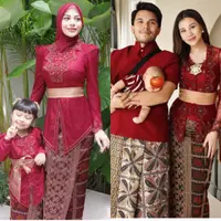 Aurel Hermansyah dan Aaliyah Massaid saat pakai kebaya merah di Bali. [@aurelie.hermansyah/@aaliyah.massaid]