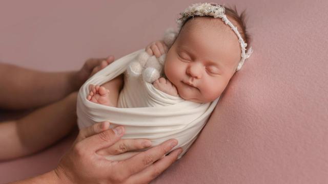 Ilustrasi bayi perempuan