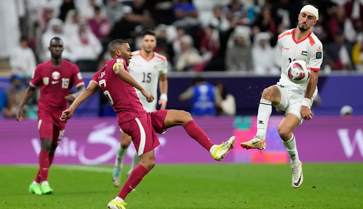Berkat kemenangan atas Palestina, Qatar pun berhak melaju ke perempat final Piala Asia 2023. (AP Photo/Thanassis Stavrakis)