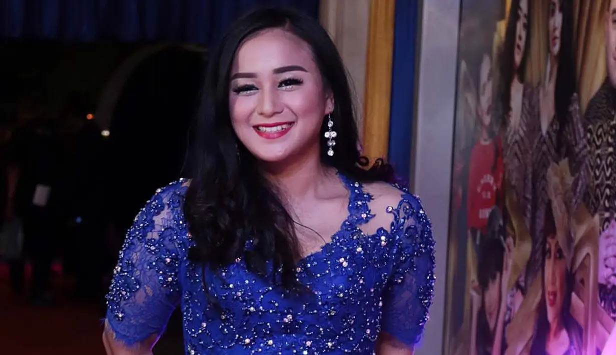 "Saya juga akan mengeluarkan (Juwita) dari kartu keluarga (KK). Iya (setop materi), makanya dia harus dikeluarkan dari KK saya," tegas Anisa Bahar. (Deki Prayoga/Bintang.com)