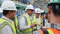 Wakil Menteri Investasi dan Hilirisasi Kementerian Investasi dan Hilirisasi Todotua Pasaribu mengunjungi Pabrik PT Katalis Sinergi Indonesia (KSI) di Kawasan Industri Kujang di Cikampek, Jawa Barat. (Dok PT Pertamina Lubricants)