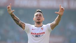 2. Lucas Ocampos - Penyerang sayap asal Argentina ini memiliki ketajaman dalam menyerang dan mencetak gol. Ocampos terampil dalam memberikan assist dan menusuk pertahanan tim lawan lewat serangan sayap. (AFP/Cristina Quicler)