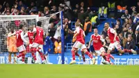 Arsenal sukses memastikan kemenangan atas Chelsea dalam Derby London. Meski bermain di Stamford Bridge, Arsenal sukses menang tipis 1-0 atas tuan rumah. (AP/Kirsty Wigglesworth)