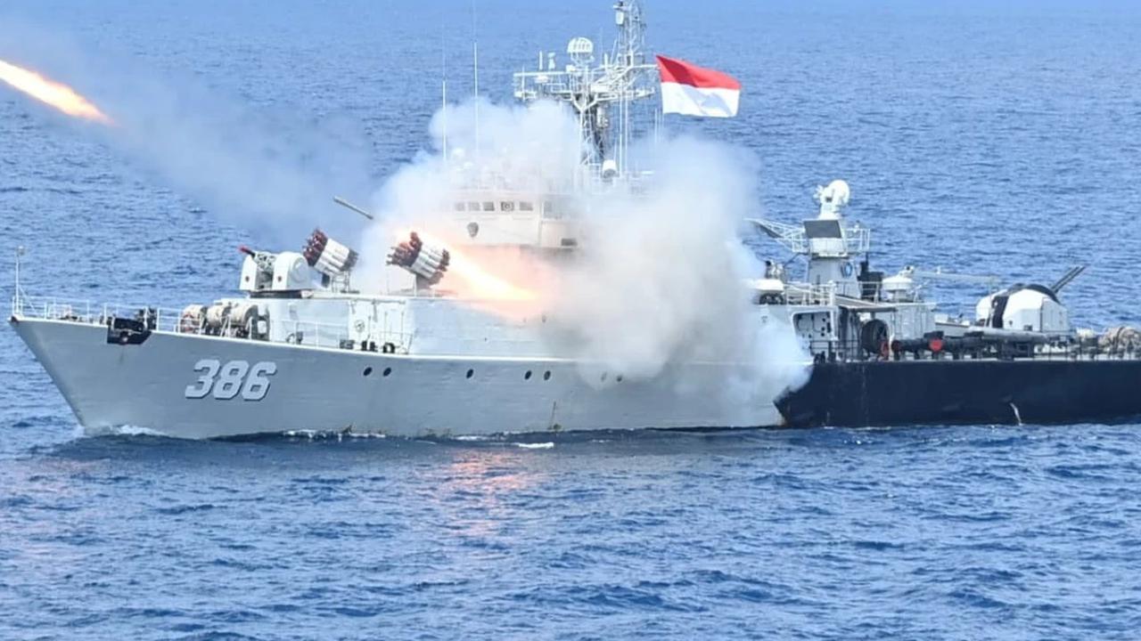 FOTO: TNI Tunjukkan Kesiapan Hadapi Perang Modern Lewat Latopslagab di Karimun Jawa