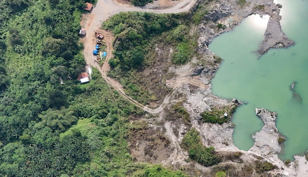 Berhentinya aktivitas tambang di kawasan tersebut merupakan imbas keputusan Gubernur Jawa Barat Dedi Mulyadi yang membekukan sementara seluruh kegiatan pertambangan di wilayah Parung Panjang, Cigudeg, dan Rumpin. (merdeka.com/Arie Basuki)
