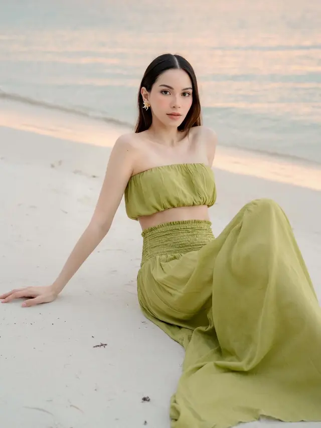 Romantisme Prewedding Alyssa Daguise dan Al Ghazali di Belitung dalam Balutan Resortwear
