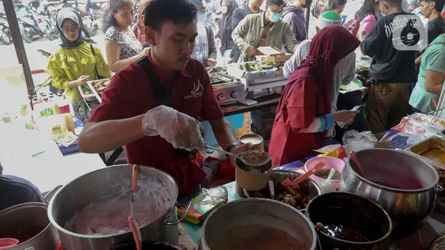 Pasar Takjil Benhil Masih Jadi Primadona Warga Berburu Penganan Berbuka Puasa