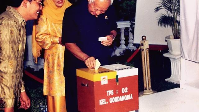 Pak Harto dan Ibu Tien Soeharto
