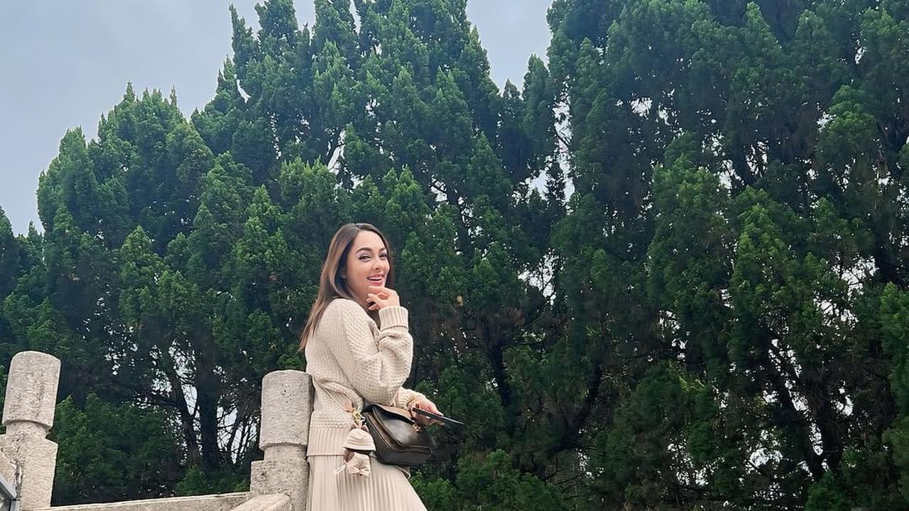Potret Reisa Broto Asmoro Liburan di Zhuhai Tiongkok, Tampil Ceria dengan Outfit Casual