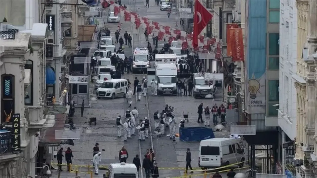Area perbelanjaan Istanbul terkena bom bunuh diri.