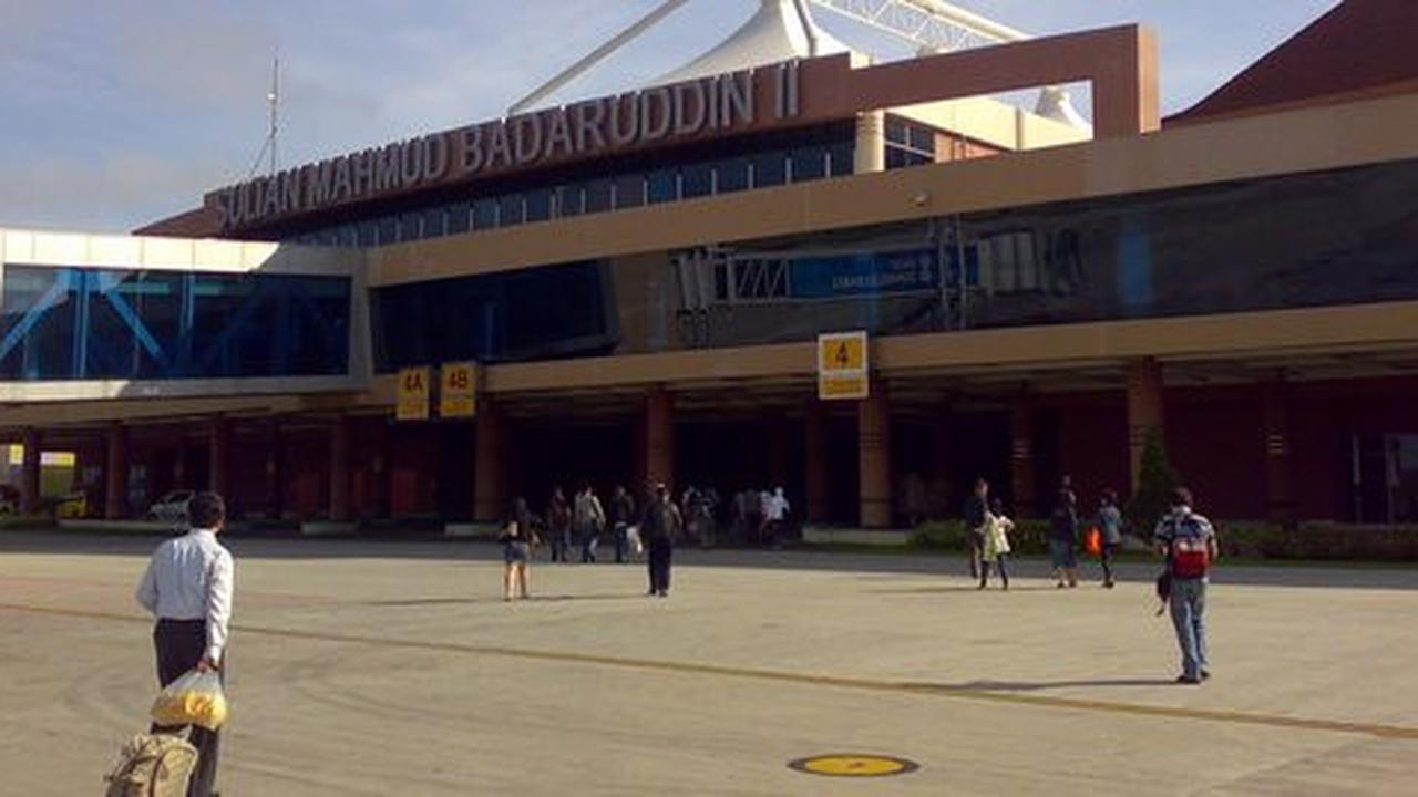 Asap kepung landasan pacu, bandara Palembang lumpuh 5 jam