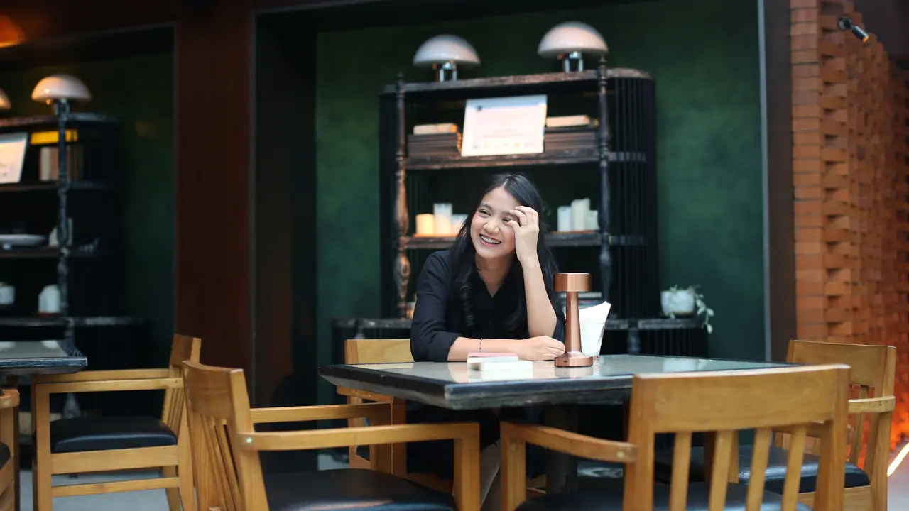 wanita mei sikap sederhana dan disukai