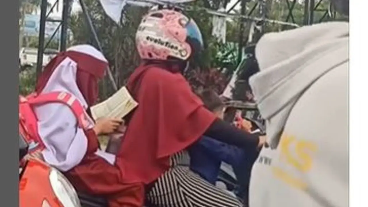 Anak SD Fokus Baca Alquran Saat Dibonceng Motor, Warganet Merasa Insecure