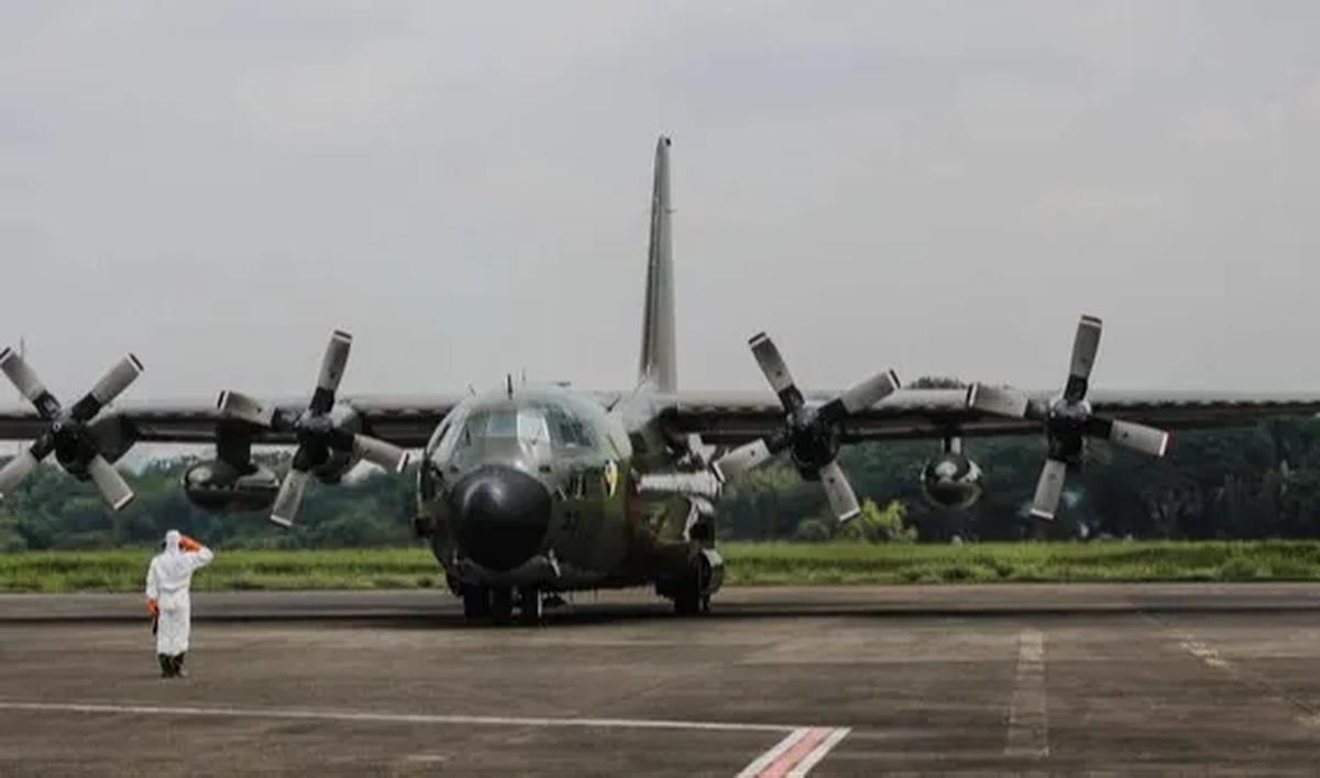 Super Hercules C-130J juga memiliki kemampuan membawa beban maksimal hingga hampir 20.000 kilogram. Selain itu, C-130J dapat memuat 8 palet atau 97 tandu, 128 pasukan tempur, dan 92 pasukan terjun payung.