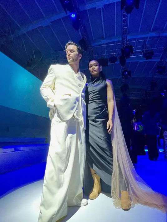 Hadir di JFW 2023, Michael tampil full white berkat outfit dari Jan Sober [@michaelswahr]