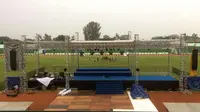 Panggung megah disiapkan di Stadion Siliwangi, Bandung, untuk acara launching tim Persib, Minggu (2/4/2017). (Bola.com/Erwin Snaz)
