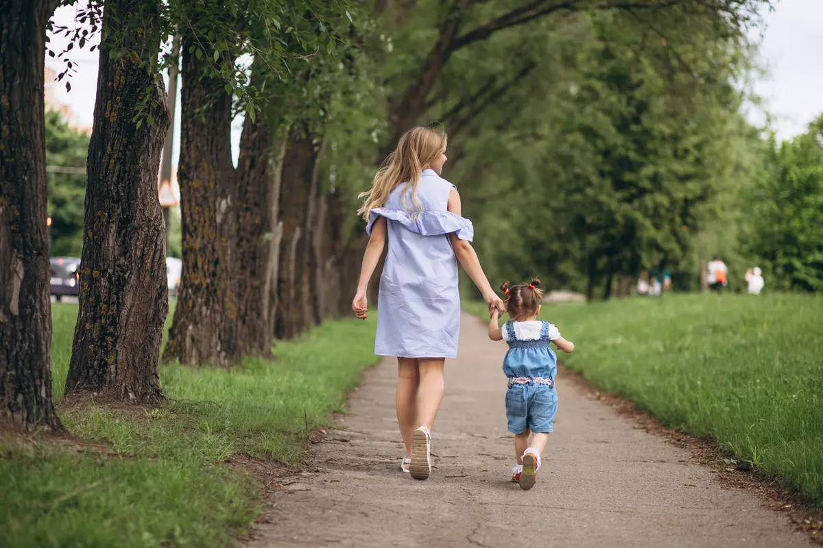 jalan kaki bersama anak