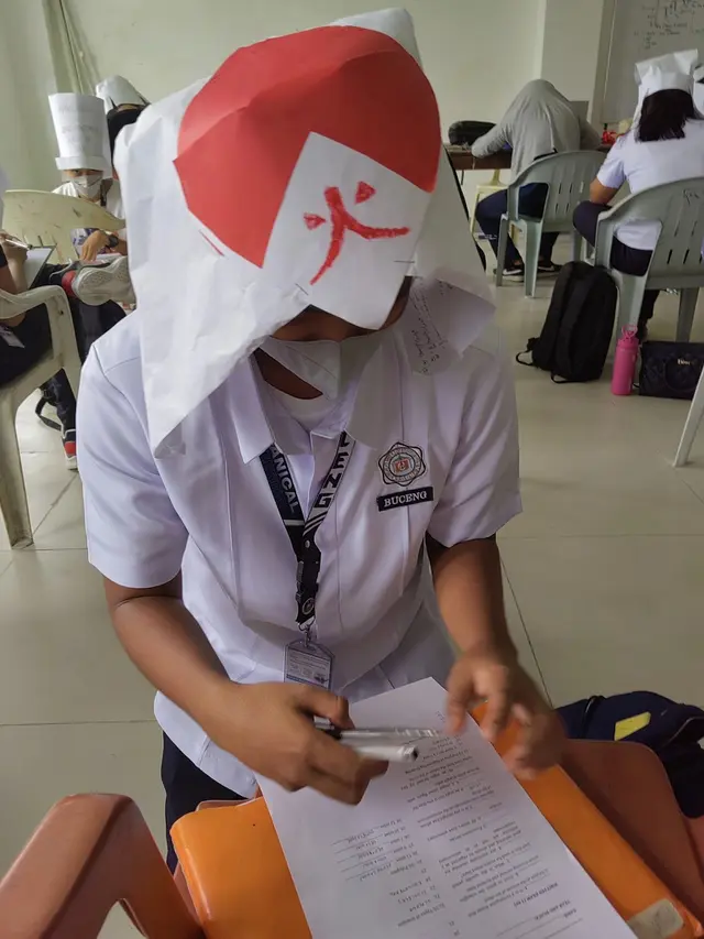 7 Potret Topi Anti Nyontek Mahasiwa Fillipina Ini Keren, Ada Karakter Anime