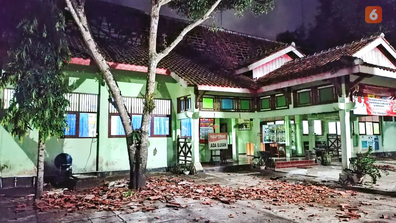 SMP Negeri 1 Paranggupito Rusak Akibat Gempa yang Terpusat di Bantul Daerah Istimewa Yogyakarta