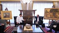 Menteri Koordinator Bidang Perekonomian Airlangga Hartarto menerima kunjungan Chairman of Singtel dan Temasek Board Members Lee Theng Kiat pada Jumat, 18 Juli 2025. (Foto: ekon.go.id)