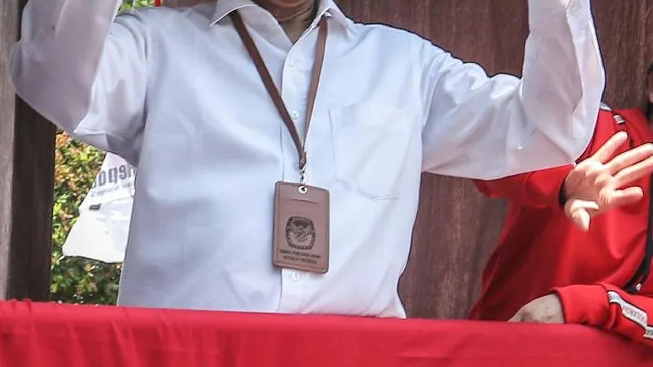 Meski begitu, Mahfud tidak marah karena mendapatkan perlakuan seperti itu. "Selamat pagi semua. Pinjam dulu… pipinya 😁," tulisnya dalam keterangan foto. <br>