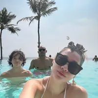 Momen BCL, Tiko Aryawardana, dan Noah Sinclair menghabiskan waktu berkualitas bersama di Bali (Instagram/@itsmebcl)