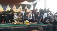 Menteri BUMN Erick Thohir menghadiri kegiatan Hayu urang Ngamumule Budaya Karuhun di Desa Cikampek Pusaka, Kecamatan Cikampek, Karawang, Jawa Barat pada Sabtu (17/9/2022). (Foto: Istimewa).