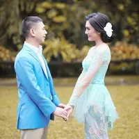 Setelah melalui proses pendekatan, Raditya Dika pun telah mantap menjadikan Anissa sebagai istrinya. Tak memberikan banyak alasan, Radit hanya mengatakan bahwa mereka berdua sudah saling cocok. (Instagram/anissaaziza)