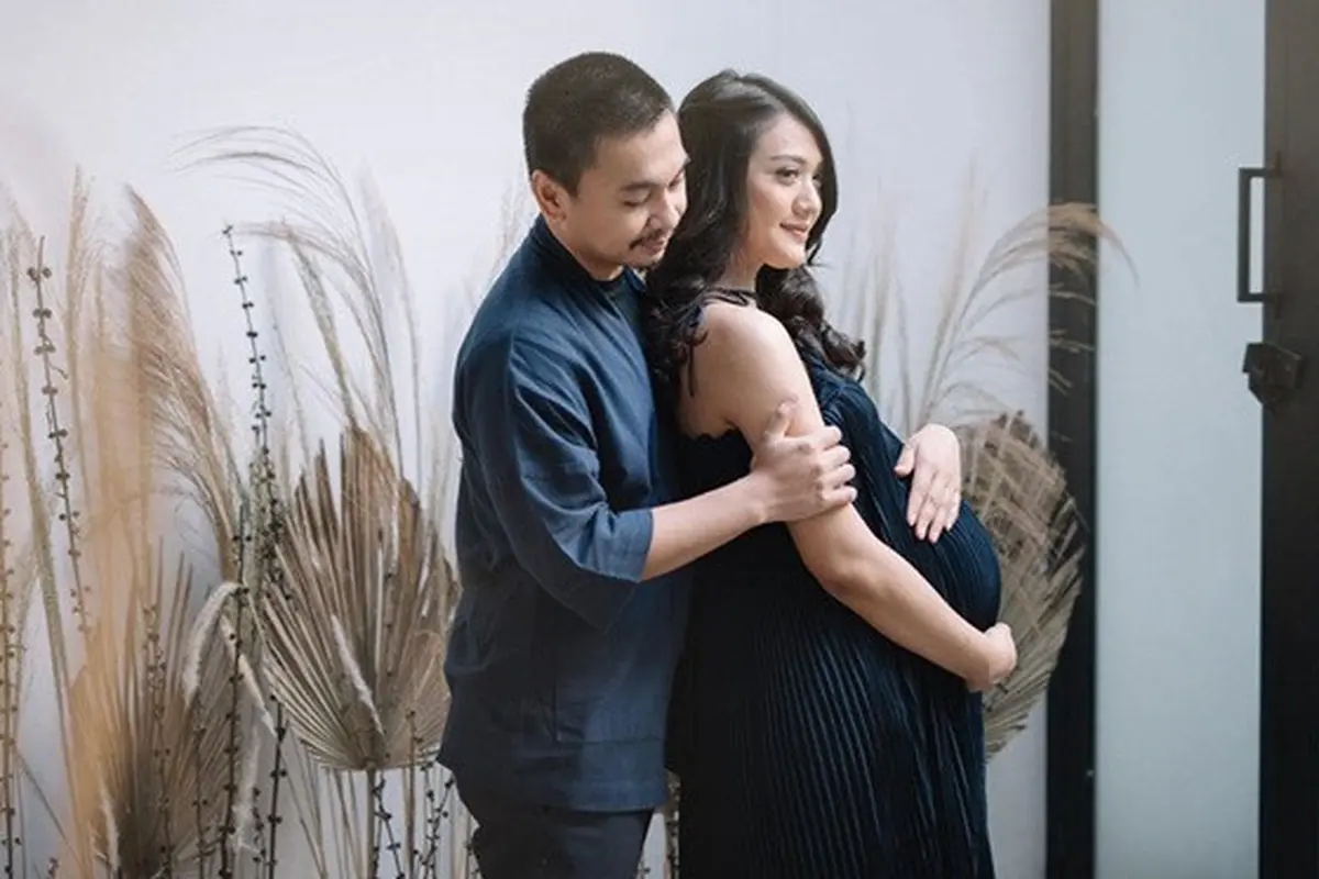 6 Gaya Anissa Aziza saat Lakukan Maternity Shoot, Penuh Kebahagian
