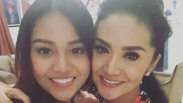 [Bintang] Krisdayanti dan Aurel Hermansyah