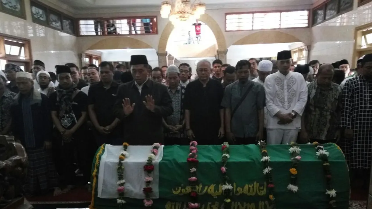 [Bintang] Suasana Sholat Jenazah Oon