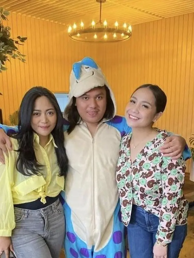 Kolab Bareng, Ini 6 Potret Keakraban Nagita Slavina dan Rachel Vennya