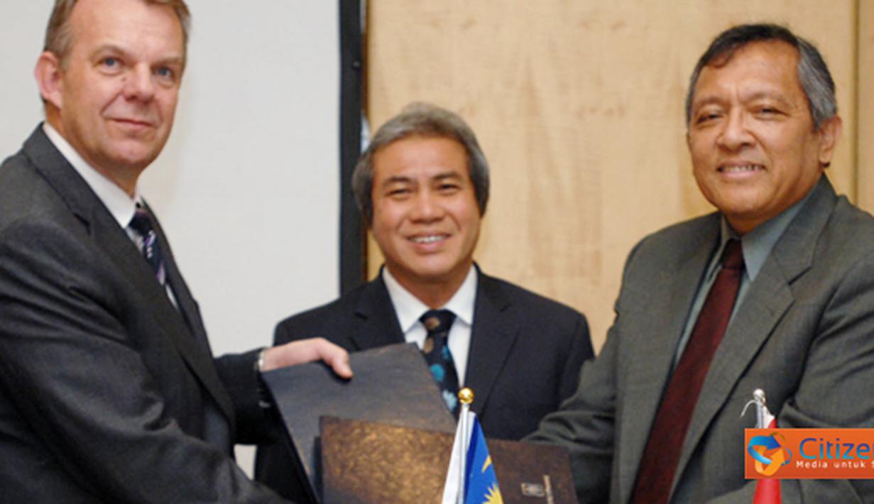 Citizen6, Jakarta: PT PLN (Persero) bekerjasama dengan Sarawak Energy Berhad (SEB) berencana untuk membangun jaringan listrik interkoneksi yang melintasi Indonesia dan Malaysia. (Pengirim: Agus Trimukti)