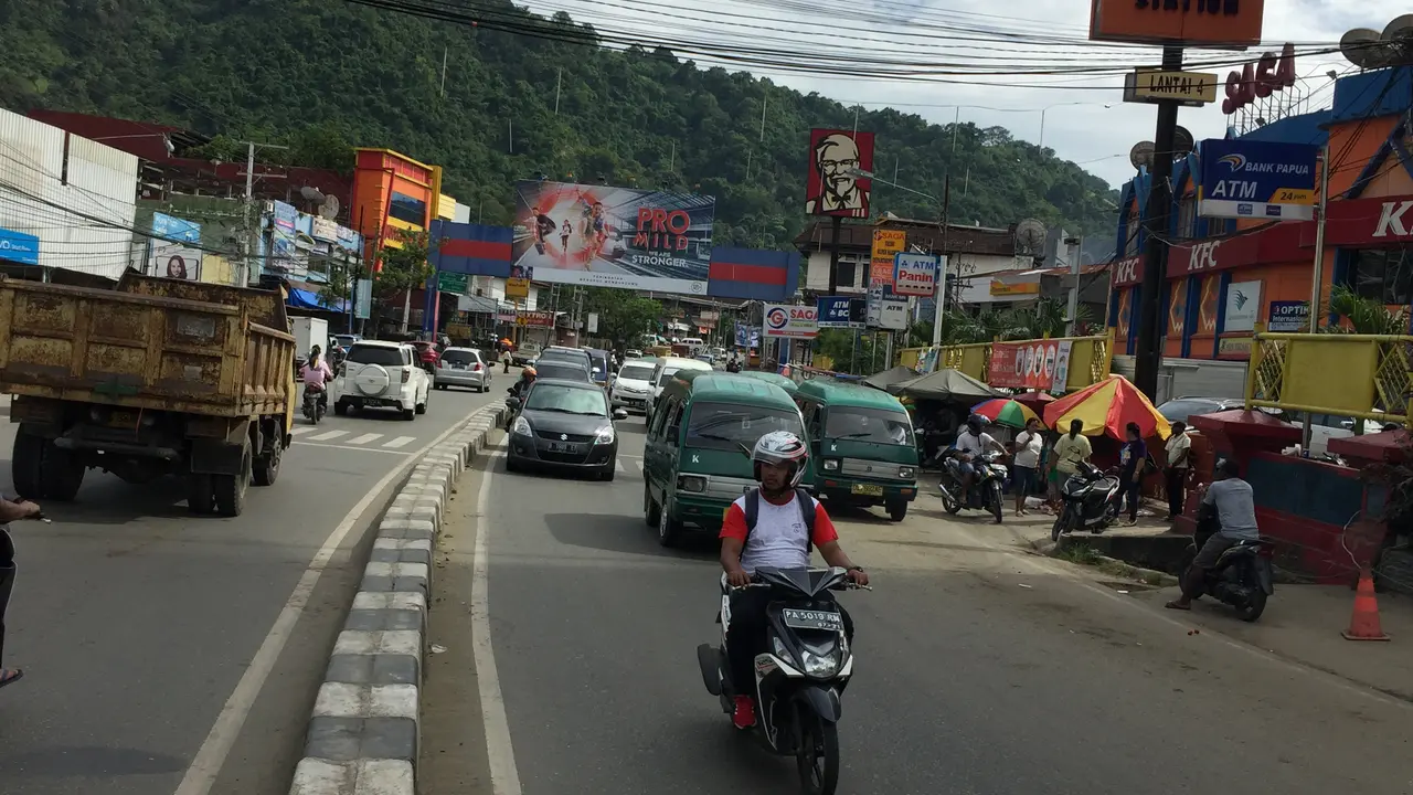 Aktivitas warga Kota Jayapura