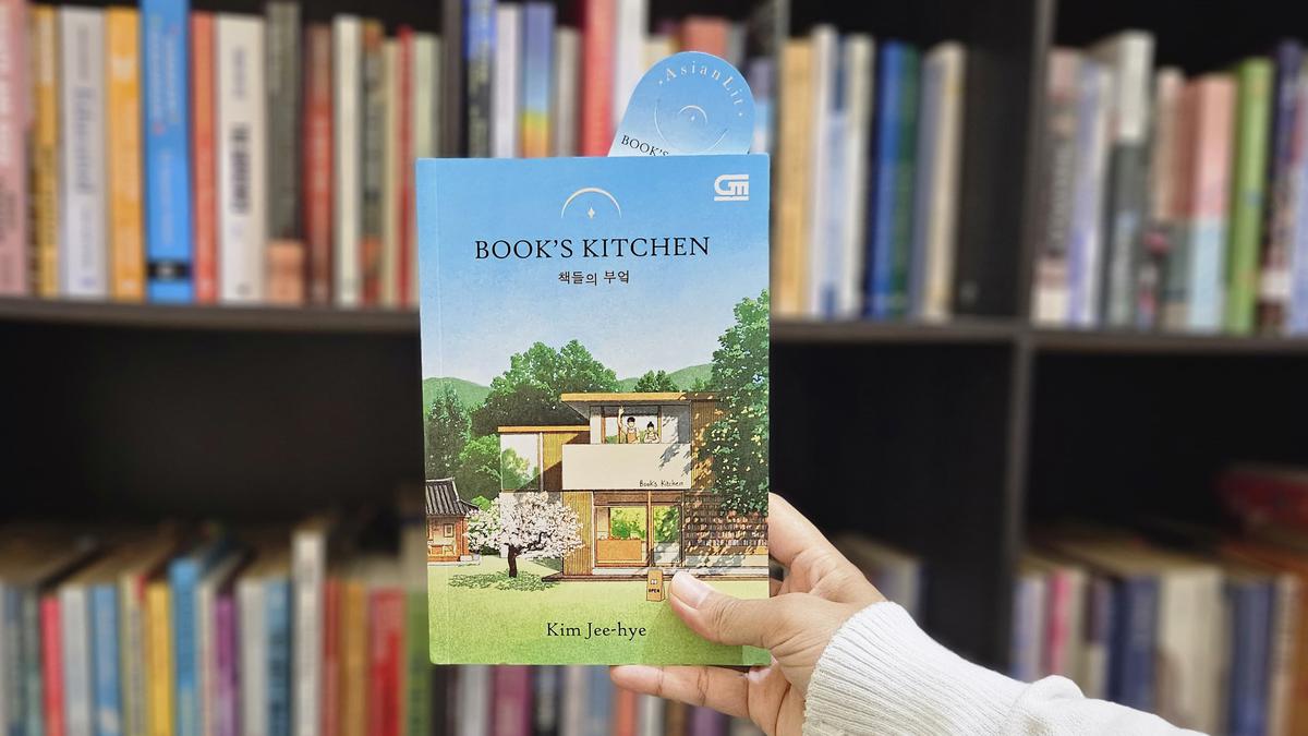 Review Buku Novel Book's Kitchen