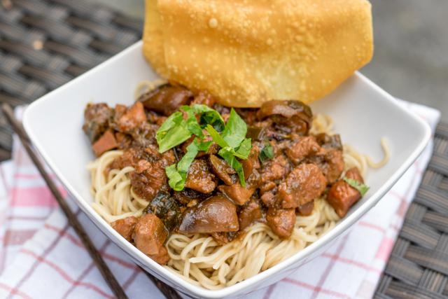 6.Mie Ayam & Bakso "Lumayan"