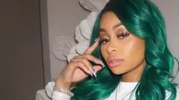 Nampaknya Blac Chyna kini lebih menyukai daun muda usai bercerai dari Rob Kardashian. Diketahui ia pernah mengencani YBN Almight Jay yang berusia 18 tahun. (instagram/blacchyna)