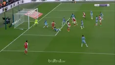 Video highlights Arsenal vs Manchester City di semifinal Piala FA, Minggu (23/4/2017). This video presented by Ballball.