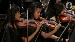Konser tersebut mengusung tema 'Empowering Youth Through the Process of Courage and Education in All Abilities'. (Liputan6.com/Herman Zakharia)