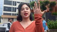 Dewi Perssik mengaku sudah dilamar seorang pilot bernama Rully.(Istimewa)